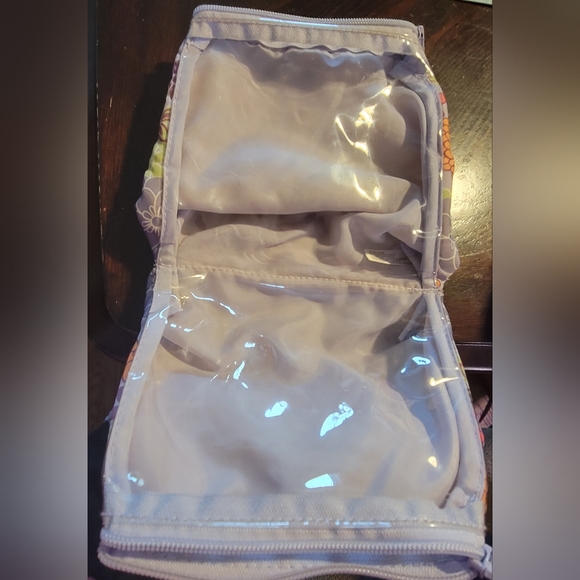 BABY Items Nuby Grip Silicone Food Tray, Kate Quinn Soft Rattle, Storage Bag - Picture 13 of 16